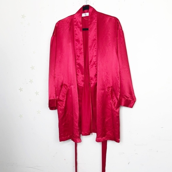 𝅺Victoria’s Secret red silky short kimono robe - Picture 7 of 9